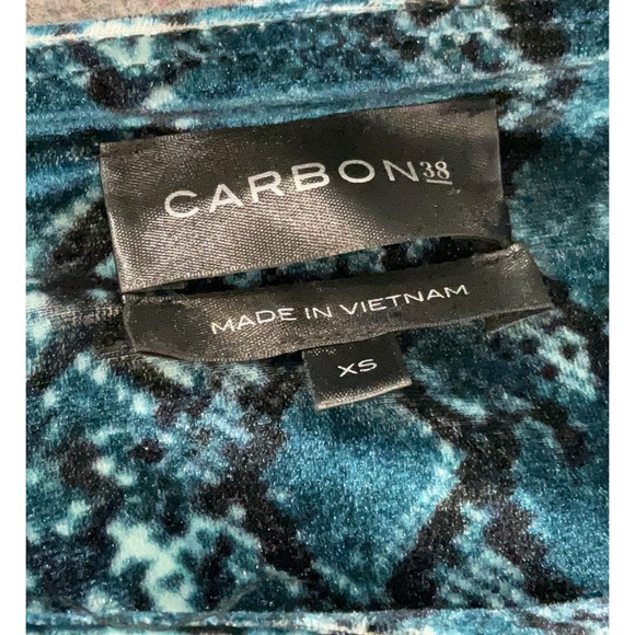 Carbon38 High-Rise Velvet Leggings in Python - Picture 2 of 3